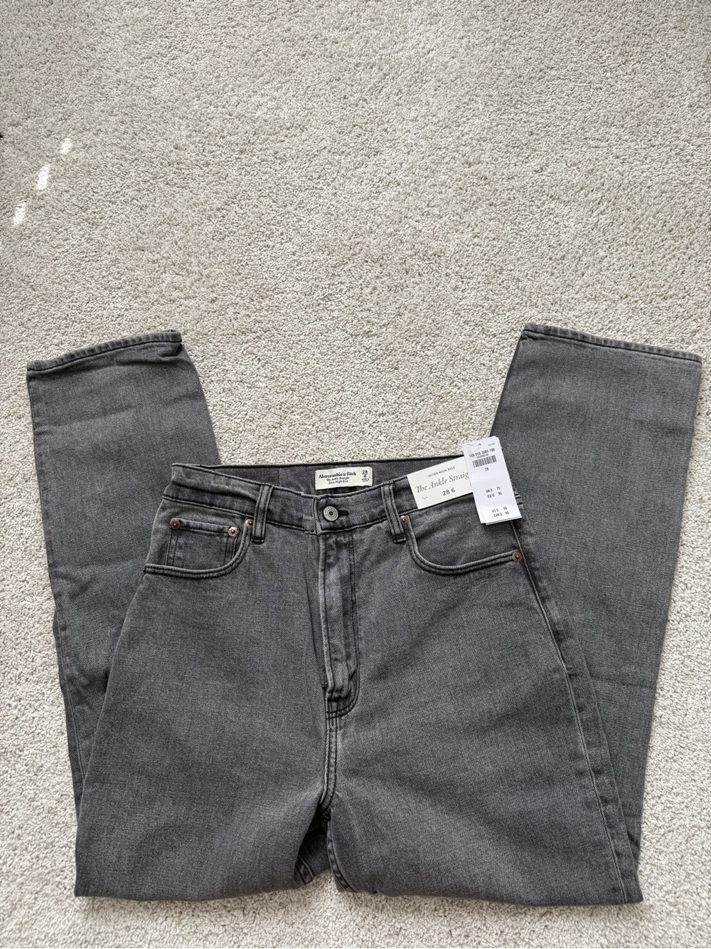 *NWT* Abercrombie & Fitch Ultra High Rise Ankle Straight Jeans